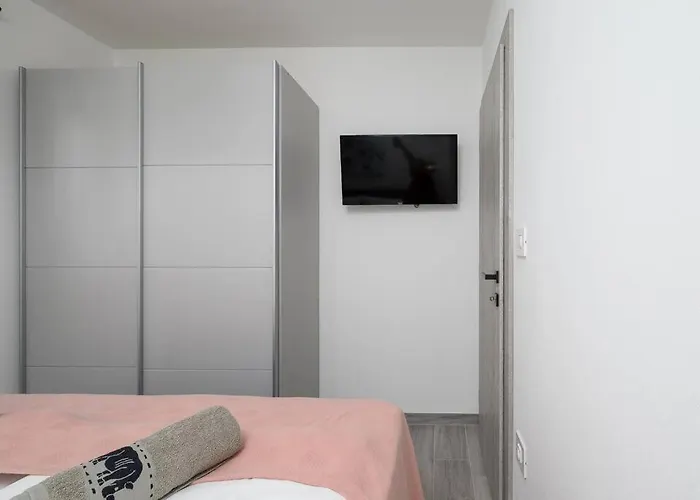 Natali By Istrialux * Peroj